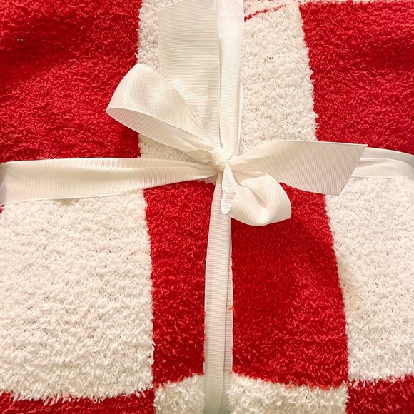 Blanket Red & White Checkerboard Throw
Blanket Cozy Blankets 50” x 60” NEW - Picture 14 of 16